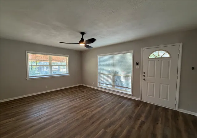 Photo 2 of Single family home for sale at 811 N Grant Dr, Sherman, TX 75092 | MLS# 21398867 | Listing updated on 2026-10-28