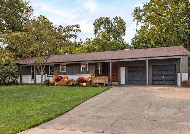 Photo 1 of Single family home for sale at 6555 Calmont Ave, Fort Worth, TX 76116 | MLS# 21397970 | Listing updated on 2026-09-30