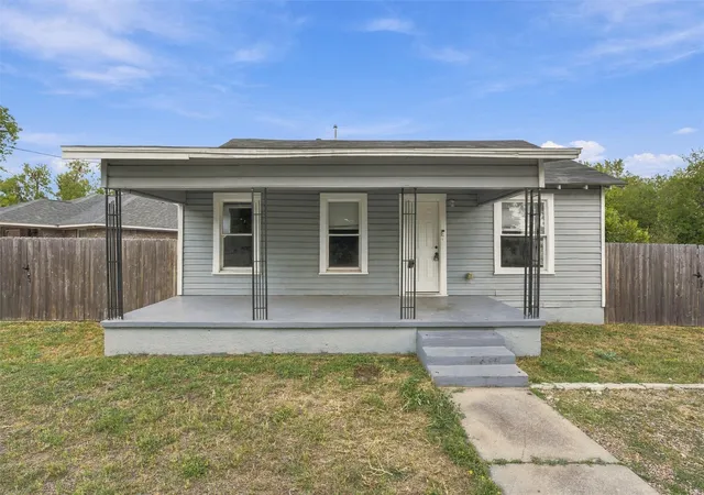 Photo 1 of Single family home for sale at 1001 Preston St, Waco, TX 76704 | MLS# 21398735 | Listing updated on 2026-10-02
