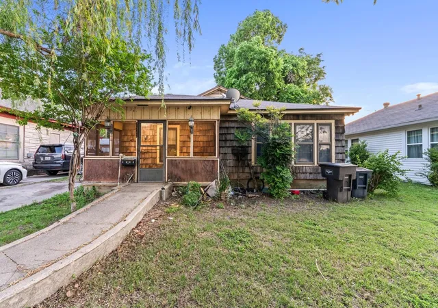 Photo 1 of Sale Pending at 2617 Loraine St, Fort Worth, TX 76106 | MLS# 21398978 | Listing updated on 2026-10-06