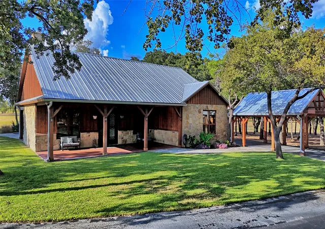 Photo 2 of Single family home for sale at 423 Brazos St, Bowie, TX 76230 | MLS# 21398914 | Listing updated on 2026-09-30