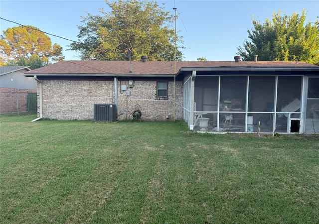 Photo 2 of Single family home for sale at 406 San Pedro St, Grand Prairie, TX 75051 | MLS# 21395362 | Listing updated on 2026-10-30