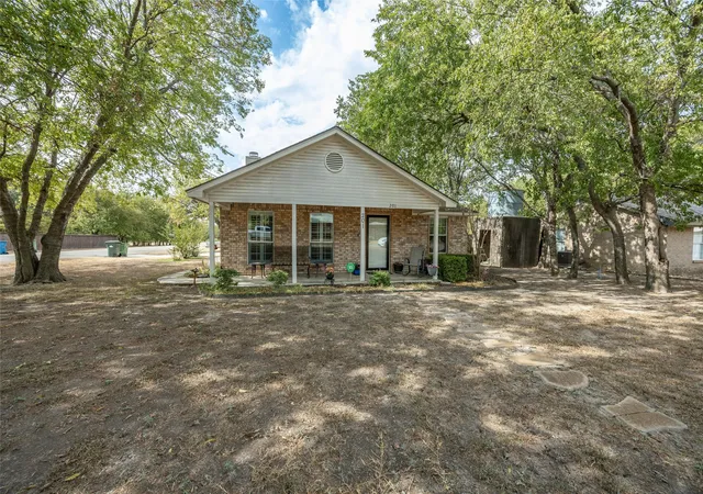 Photo 2 of Single family home for sale at 201 W Oak St, Aledo, TX 76008 | MLS# 21398314 | Listing updated on 2026-10-01