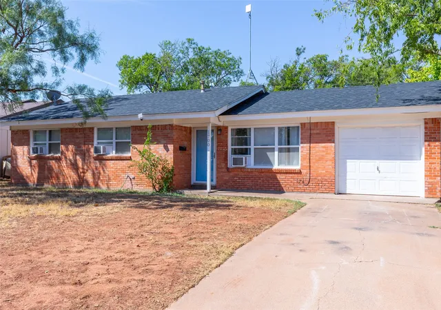 Photo 3 of Single family home for sale at 1700 Westview Dr, Abilene, TX 79603 | MLS# 21398801 | Listing updated on 2026-10-05