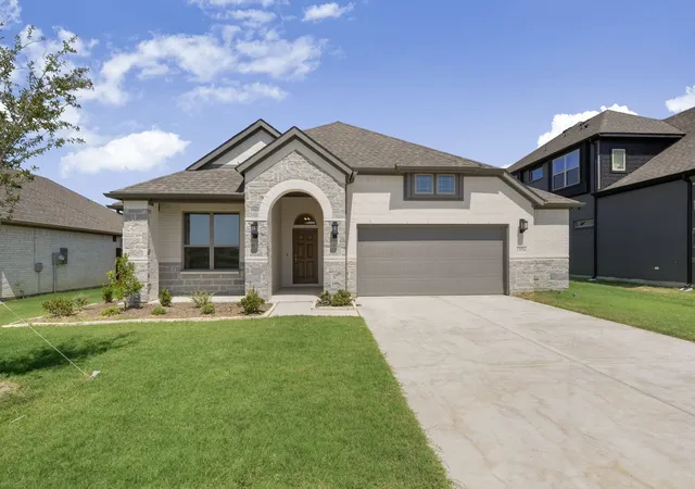 Photo 1 of Single family home for sale at 401 Barnfield Rd, Cleburne, TX 76033 | MLS# 21399258 | Listing updated on 2026-09-30