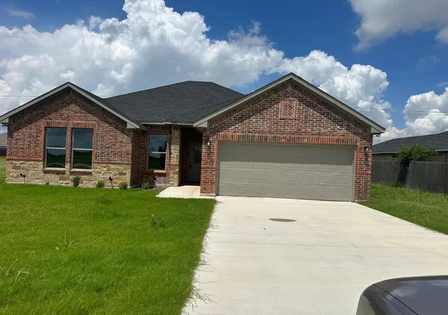Photo 1 of Single family home for sale at 905 Harbor Point Rd, Gun Barrel City, TX 75156 | MLS# 21399264 | Listing updated on 2026-09-30