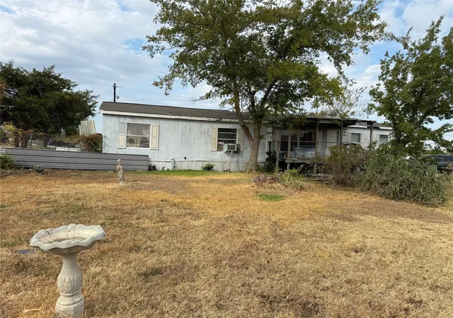 Photo 2 of Manufactured home for sale at 3921 Applewood Ct, Alvarado, TX 76009 | MLS# 21399029 | Listing updated on 2026-10-06