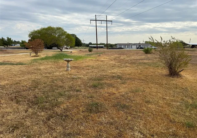 Photo 3 of Manufactured home for sale at 3921 Applewood Ct, Alvarado, TX 76009 | MLS# 21399029 | Listing updated on 2026-10-06