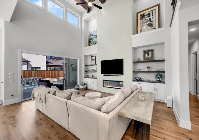 Photo 3 of Single family home for sale at 10423 Indigo Bush Ln, Frisco, TX 75035 | MLS# 21393463 | Listing updated on 2026-10-03