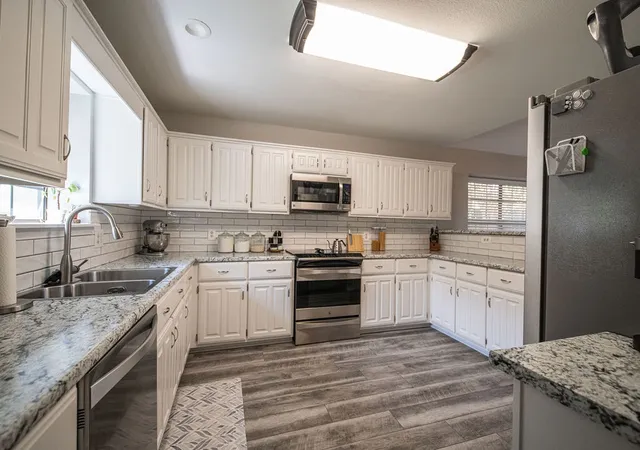 Photo 3 of Single family home for sale at 328 Hollie Cir, Sulphur Springs, TX 75482 | MLS# 21398936 | Listing updated on 2026-10-02