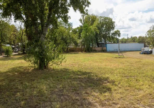 Photo 1 of Land for sale at 128 Columbia St, Cleburne, TX 76031 | MLS# 21398383 | Listing updated on 2026-10-30