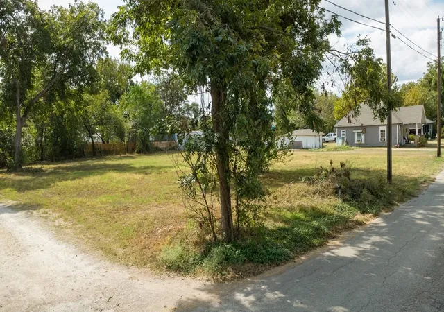 Photo 2 of Land for sale at 128 Columbia St, Cleburne, TX 76031 | MLS# 21398383 | Listing updated on 2026-10-30