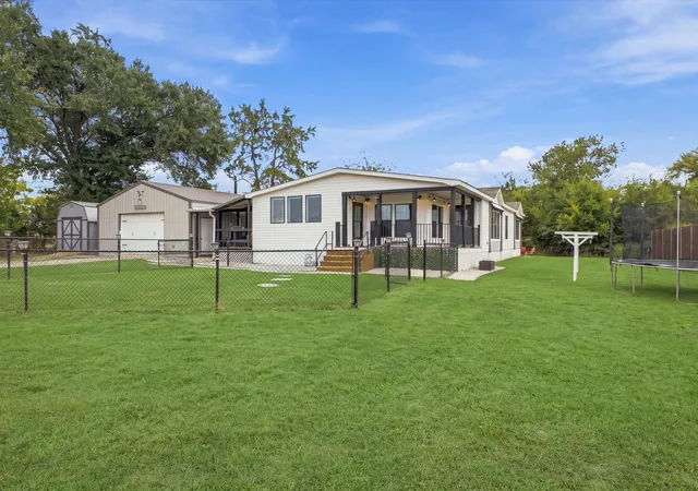Photo 2 of Manufactured home for sale at 9487 County Rd 313, Terrell, TX 75161 | MLS# 21399383 | Listing updated on 2026-10-08