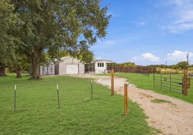 Photo 3 of Manufactured home for sale at 9487 County Rd 313, Terrell, TX 75161 | MLS# 21399383 | Listing updated on 2026-10-08