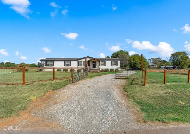 Photo 1 of Manufactured home for sale at 135 Peace Ln, Benton, LA 71006 | MLS# 21376780 | Listing updated on 2026-10-06