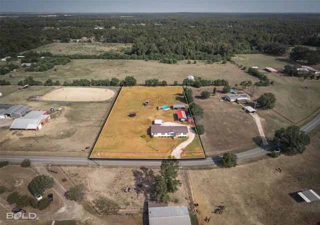 Photo 2 of Manufactured home for sale at 135 Peace Ln, Benton, LA 71006 | MLS# 21376780 | Listing updated on 2026-10-06