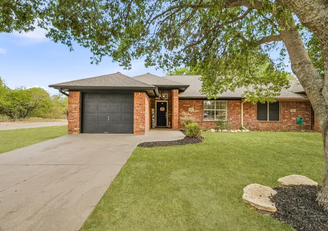 Photo 1 of Single family home for sale at 300 Wedgewood Dr, Stephenville, TX 76401 | MLS# 21398747 | Listing updated on 2026-10-03