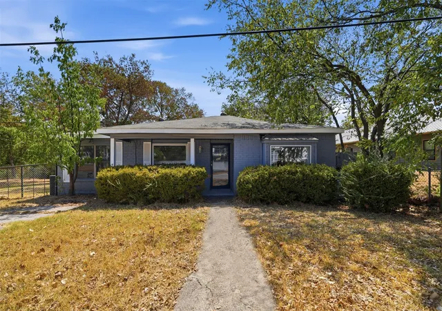 Photo 1 of Single family home for sale at 305 Miller St, Bowie, TX 76230 | MLS# 21399432 | Listing updated on 2026-10-05