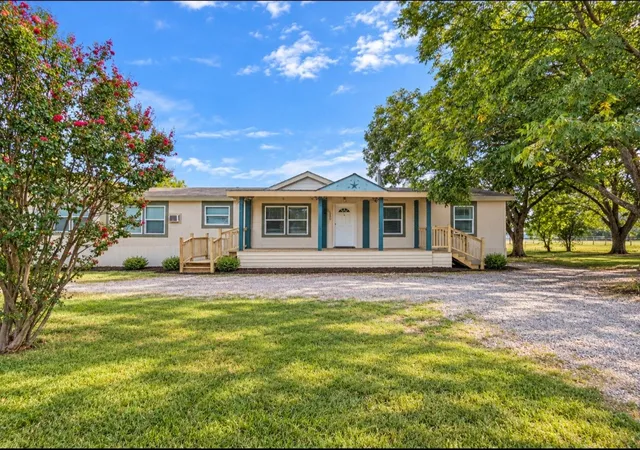 Manufactured home for sale at 105 E Laura Ave, Quinlan, TX 75474 | MLS# 21397340