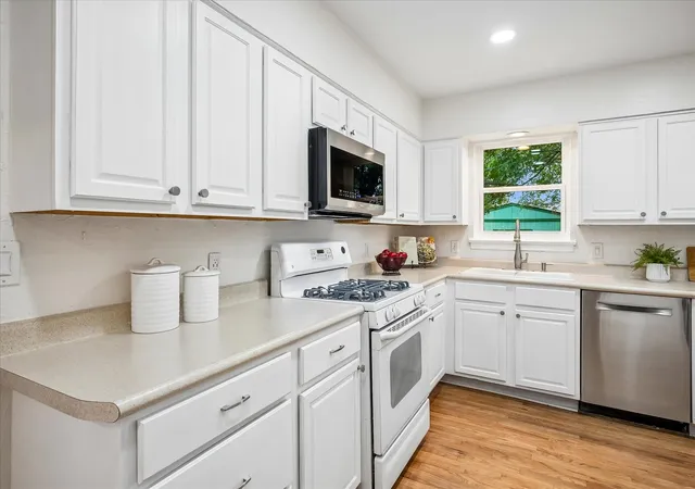 Photo 4 of Single family home for sale at 621 Lockwood Dr, Richardson, TX 75080 | MLS# 21382491 | Listing updated on 2026-10-04