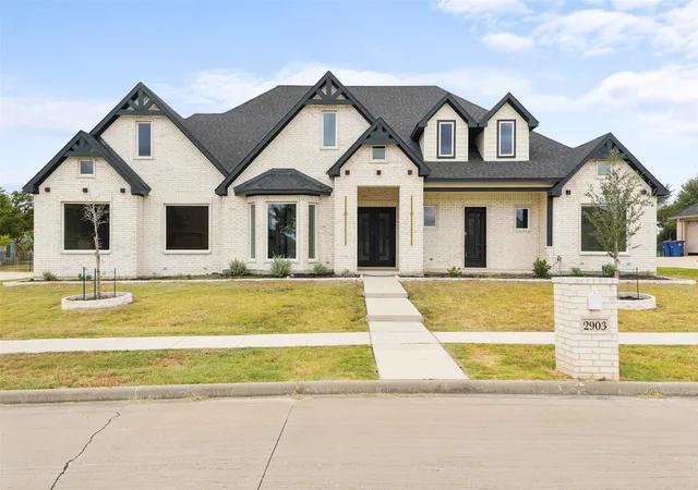 Photo 1 of Single family home for sale at 2903 Sunnyside Aly, Ennis, TX 75119 | MLS# 21399430 | Listing updated on 2026-10-02