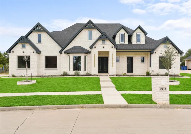 Photo 2 of Single family home for sale at 2903 Sunnyside Aly, Ennis, TX 75119 | MLS# 21399430 | Listing updated on 2026-10-02