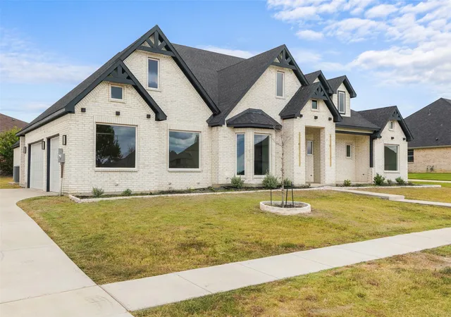 Photo 3 of Single family home for sale at 2903 Sunnyside Aly, Ennis, TX 75119 | MLS# 21399430 | Listing updated on 2026-10-02