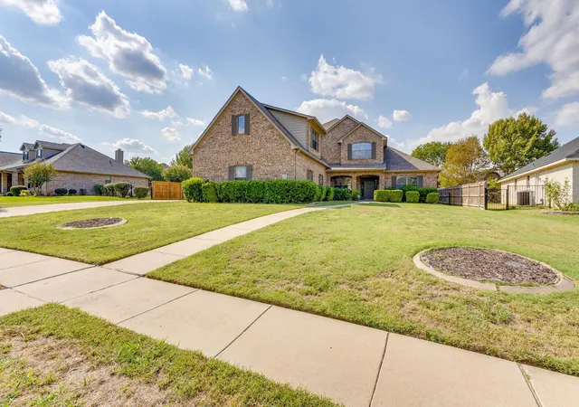 Photo 4 of Single family home for sale at 2620 Glen Ranch Dr, Burleson, TX 76028 | MLS# 21395267 | Listing updated on 2026-09-30