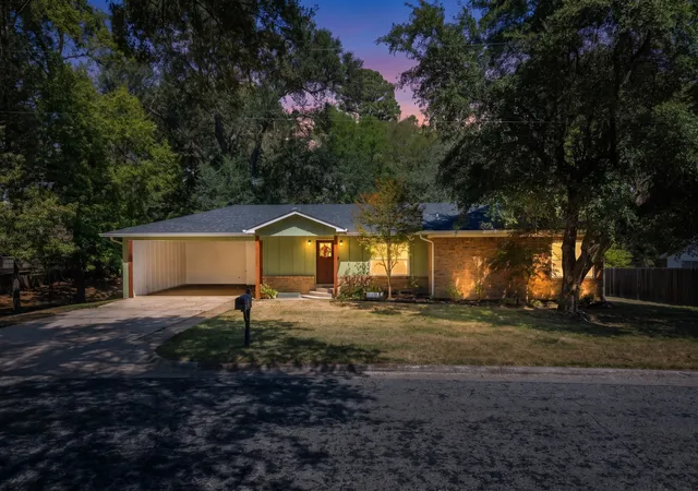 Photo 1 of Single family home for sale at 309 Park, Mount Pleasant, TX 75455 | MLS# 21399445 | Listing updated on 2026-10-03