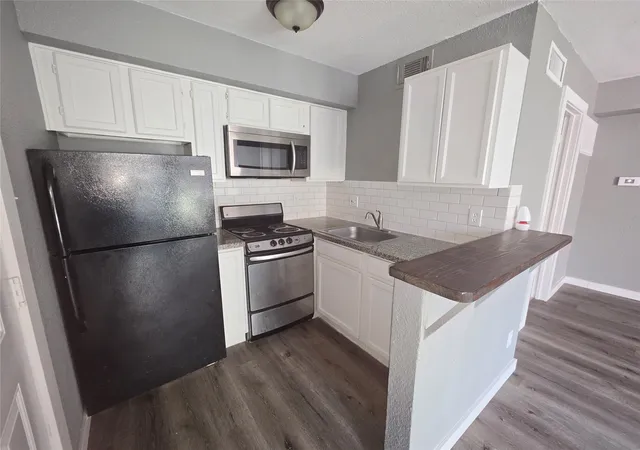 Photo 1 of Condo for sale at 9801 Walnut St #307, Dallas, TX 75243 | MLS# 21399442 | Listing updated on 2026-09-30