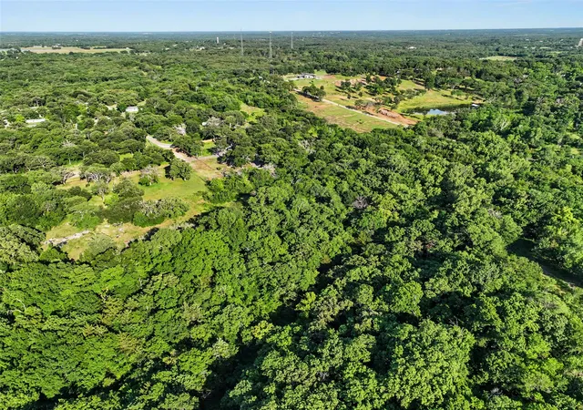 Photo 3 of Sale Pending at 727 E End Rd, Denison, TX 75021 | MLS# 21383174 | Listing updated on 2026-10-04