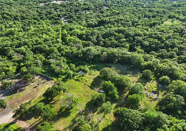 Photo 4 of Sale Pending at 727 E End Rd, Denison, TX 75021 | MLS# 21383174 | Listing updated on 2026-10-04