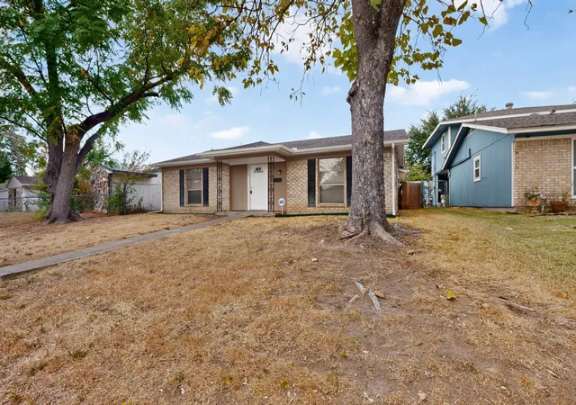 Photo 3 of Single family home for sale at 9839 Glengreen Dr, Dallas, TX 75217 | MLS# 21399481 | Listing updated on 2026-10-03