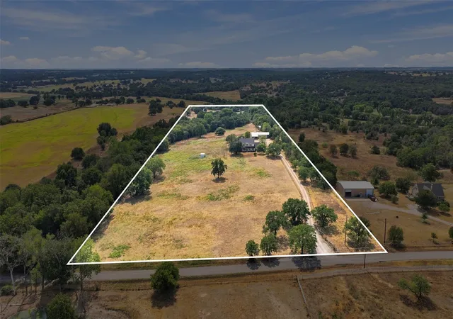 Photo 2 of Single family home for sale at 842 Cornstubble Ln, Weatherford, TX 76487 | MLS# 21399463 | Listing updated on 2026-10-09