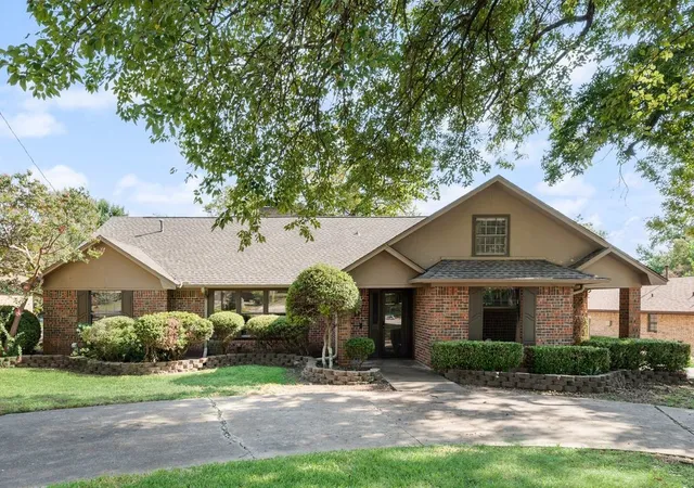 Photo 1 of Single family home for sale at 714 W Lamberth Rd, Sherman, TX 75092 | MLS# 21399483 | Listing updated on 2026-10-07