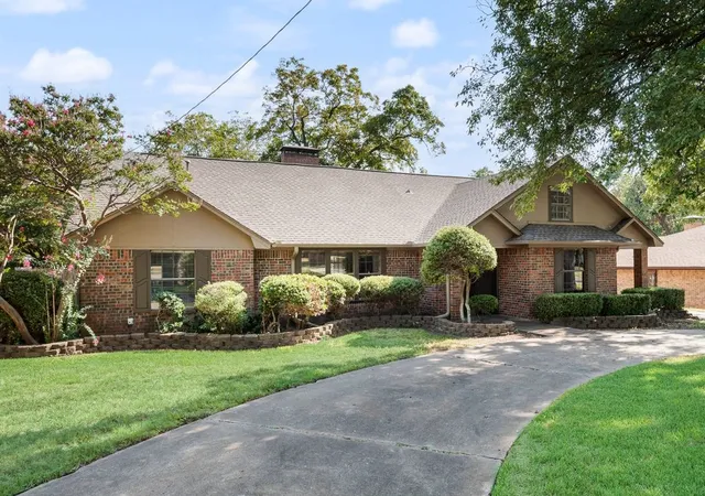 Photo 2 of Single family home for sale at 714 W Lamberth Rd, Sherman, TX 75092 | MLS# 21399483 | Listing updated on 2026-10-07
