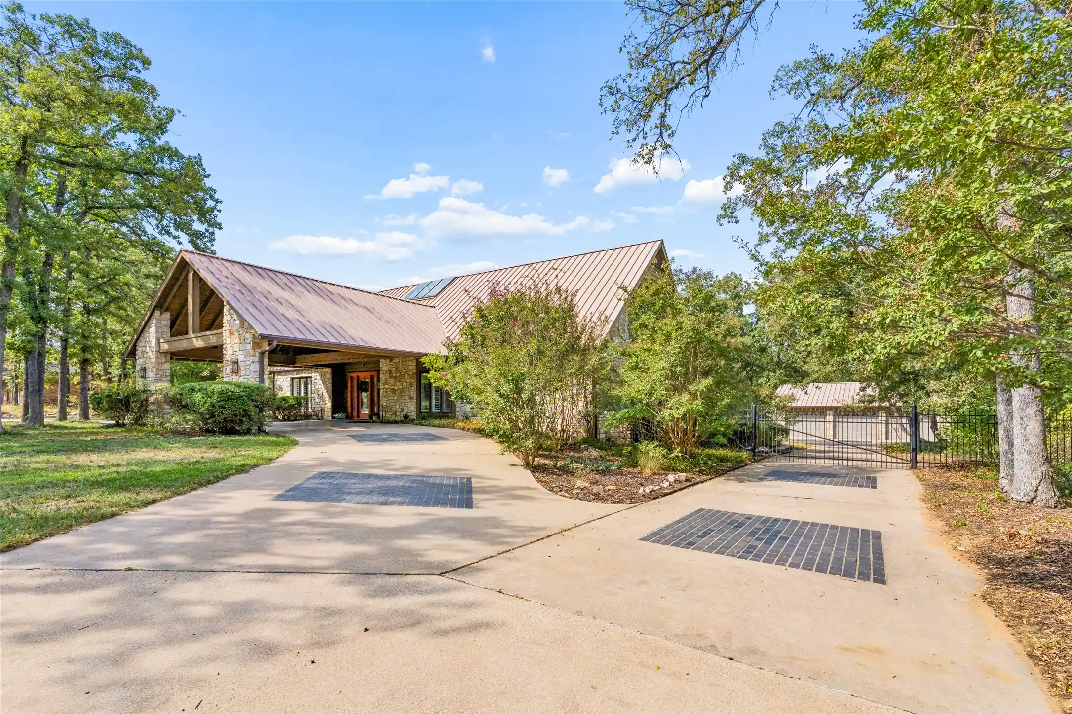Single family home for sale at 2717 Hartlee Ct, Denton, TX 76208 | MLS# 21399410
