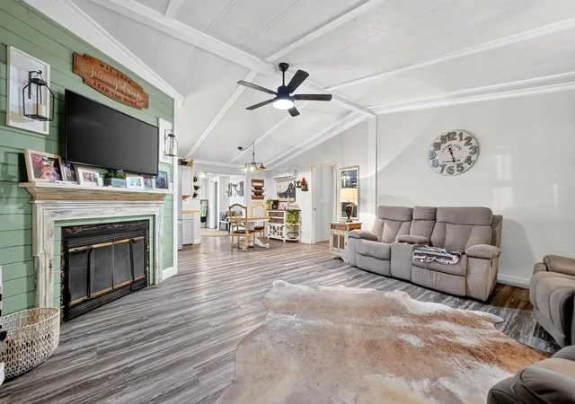 Photo 3 of Manufactured home for sale at 302 Longleaf St, Gun Barrel City, TX 75156 | MLS# 21387483 | Listing updated on 2026-10-08