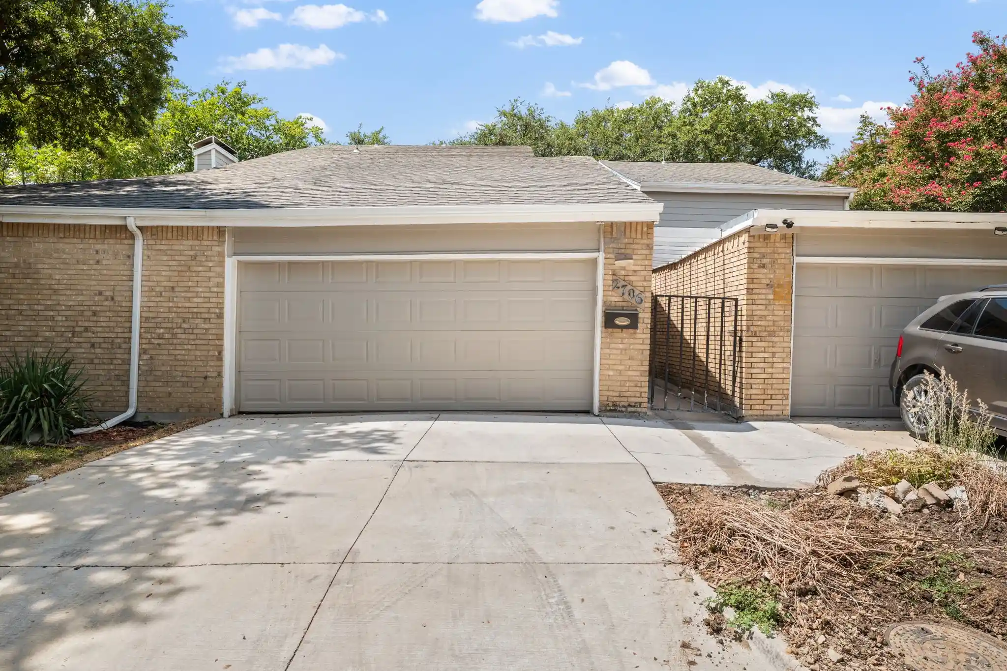 Townhouse for sale at 2706 Crk Wood Ct, Carrollton, TX 75006 | MLS# 21399523