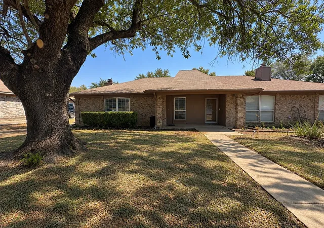 Photo 1 of Single family home for sale at 806 Blessing Crk Dr, Euless, TX 76039 | MLS# 21397108 | Listing updated on 2026-10-04