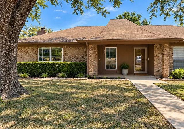 Photo 2 of Single family home for sale at 806 Blessing Crk Dr, Euless, TX 76039 | MLS# 21397108 | Listing updated on 2026-10-04