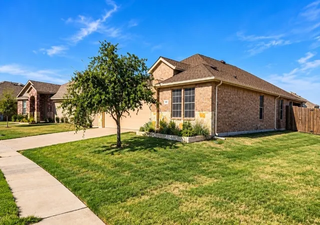 Photo 2 of Single family home for sale at 806 Community Way, Royse City, TX 75189 | MLS# 21399539 | Listing updated on 2026-10-10
