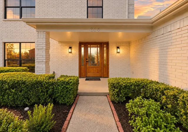 Photo 2 of Single family home for sale at 614 Berkley Dr, Grapevine, TX 76051 | MLS# 21397874 | Listing updated on 2026-10-03