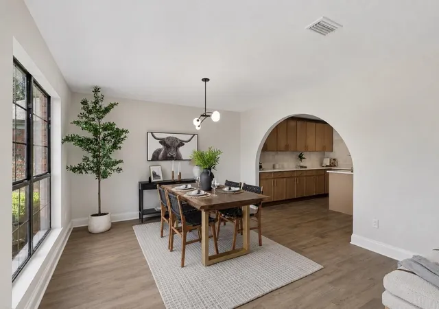 Photo 3 of Single family home for sale at 614 Berkley Dr, Grapevine, TX 76051 | MLS# 21397874 | Listing updated on 2026-10-03
