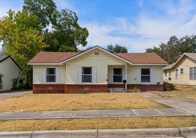 Photo 1 of Single family home for sale at 3513 Meadow Oaks Dr, Haltom City, TX 76117 | MLS# 21397520 | Listing updated on 2026-09-30