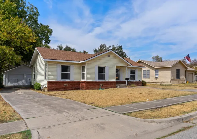 Photo 2 of Single family home for sale at 3513 Meadow Oaks Dr, Haltom City, TX 76117 | MLS# 21397520 | Listing updated on 2026-09-30