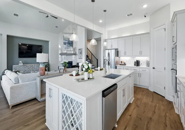 Photo 3 of Single family home for sale at 729 Meridian Dr, Aledo, TX 76008 | MLS# 21394712 | Listing updated on 2026-09-30
