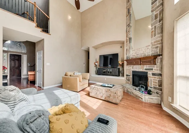 Photo 4 of Single family home for sale at 663 Links View Ct, Grand Prairie, TX 75052 | MLS# 21399566 | Listing updated on 2026-09-30