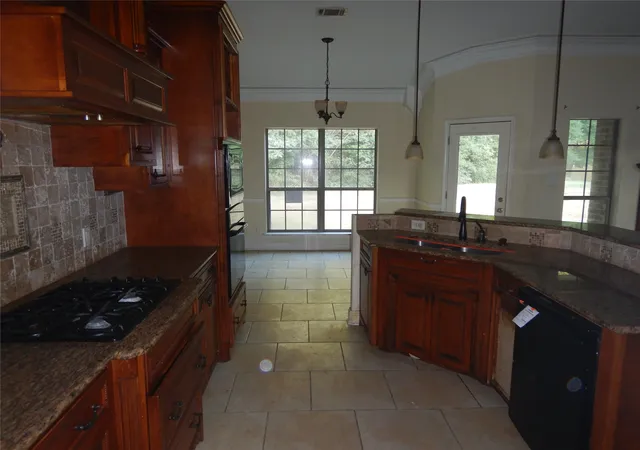 Photo 3 of Sale Pending at 5268 Dalewood Dr, Shreveport, LA 71107 | MLS# 21399568 | Listing updated on 2026-10-09