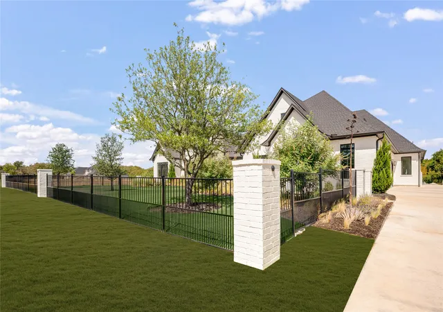 Photo 3 of Single family home for sale at 371 Broadwing Dr, Fairview, TX 75069 | MLS# 21392041 | Listing updated on 2026-10-29